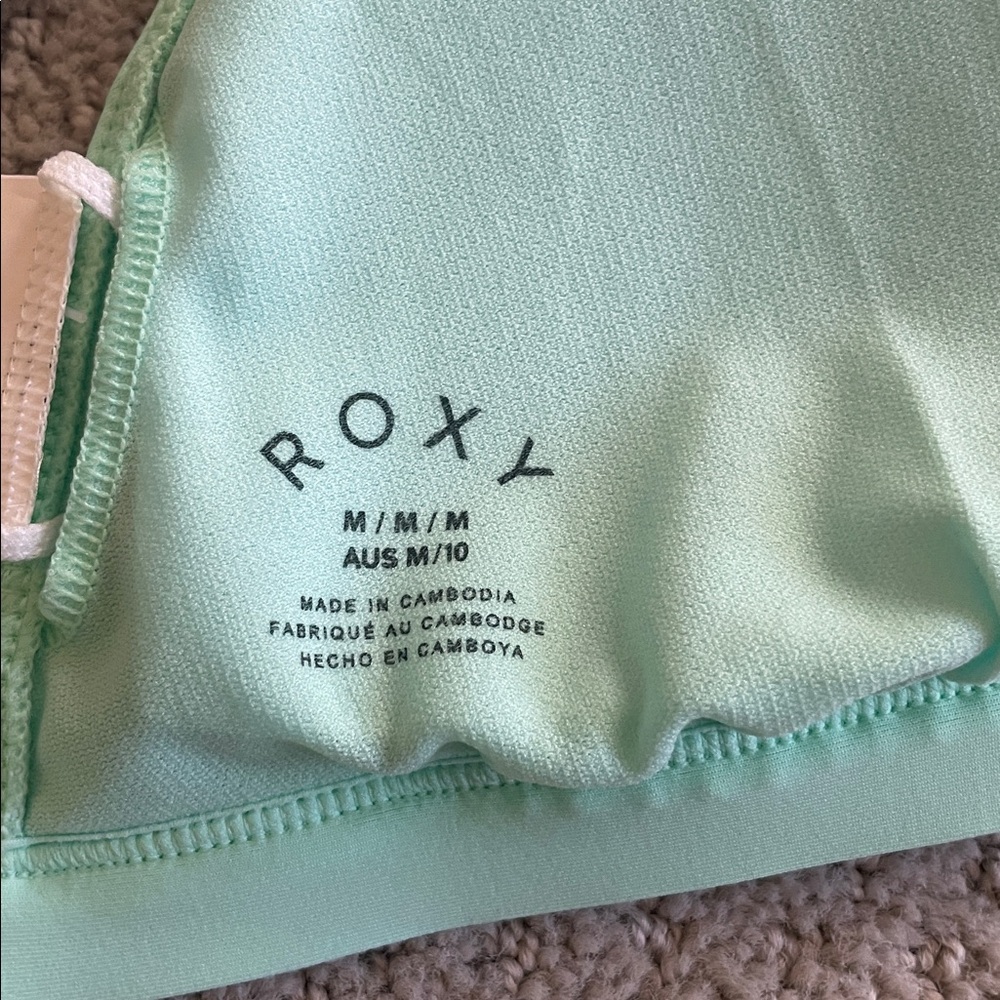 🌿Roxy Mint Green Bikini Top Medium NWT Adjustable Straps Clasp Back - Picture 5 of 7